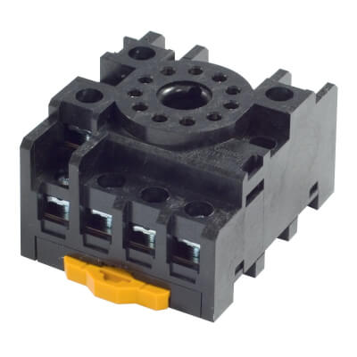 Base de Relé marca OMRON Serie MK-S; Bobina 230VAC Contactos CO 3    